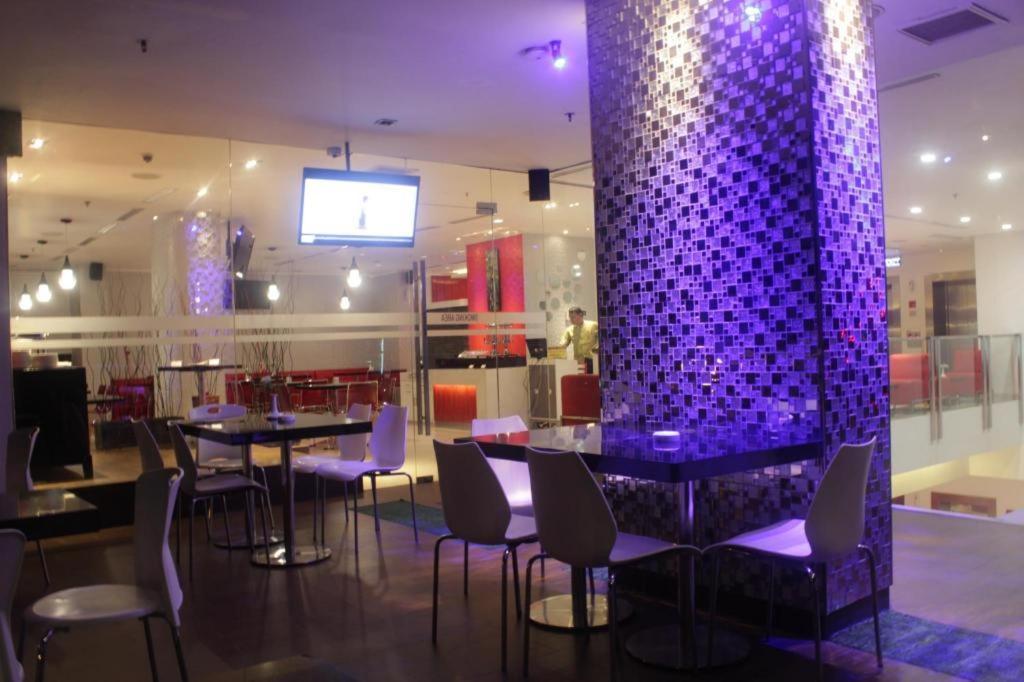 RedStar Hotel Jakarta Exterior foto