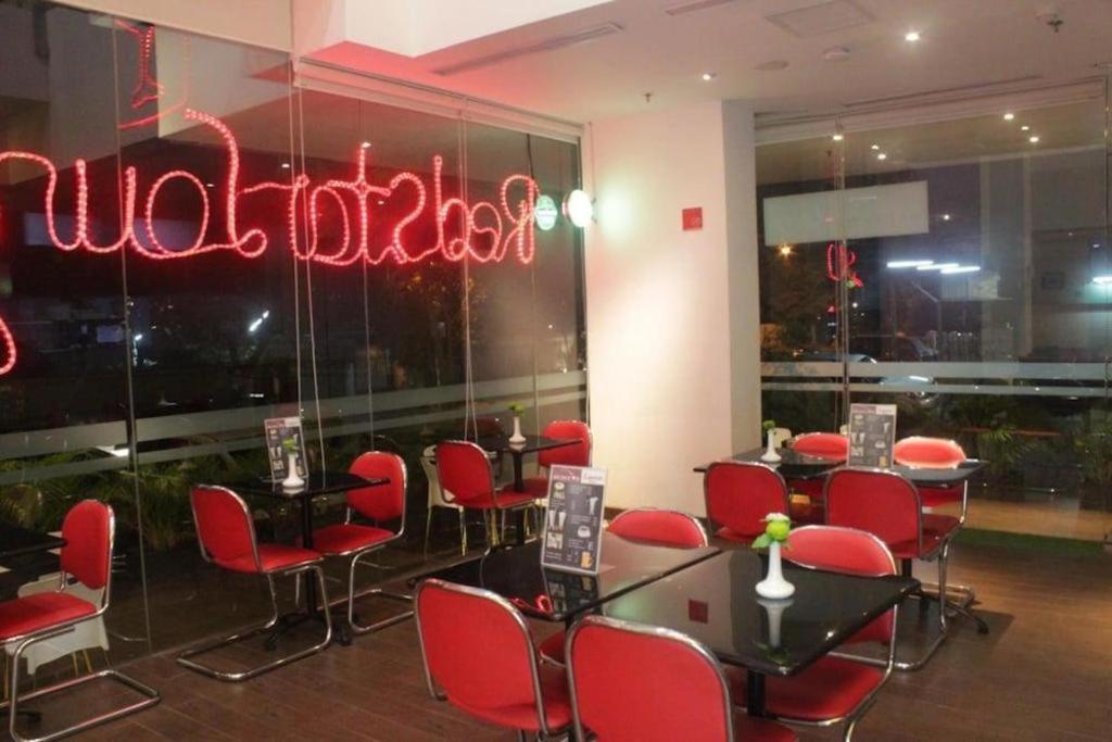 RedStar Hotel Jakarta Exterior foto