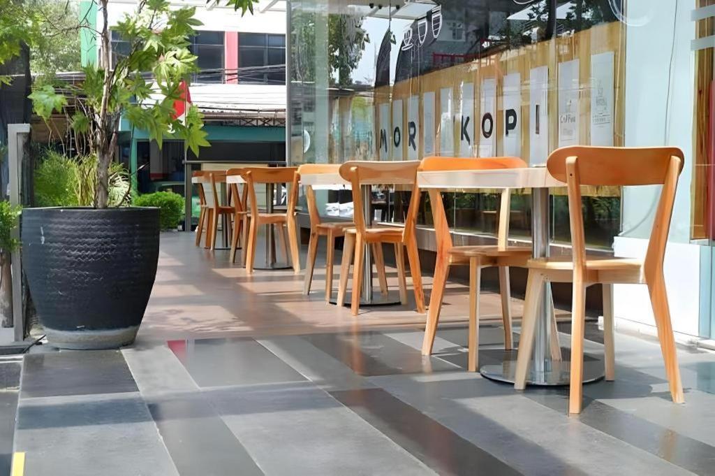 RedStar Hotel Jakarta Exterior foto