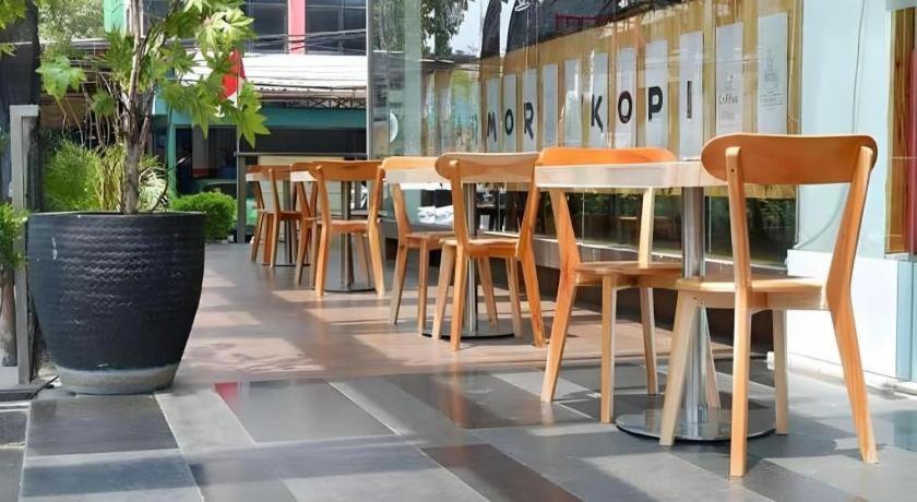 RedStar Hotel Jakarta Exterior foto