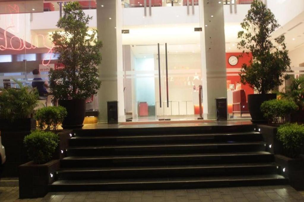 RedStar Hotel Jakarta Exterior foto