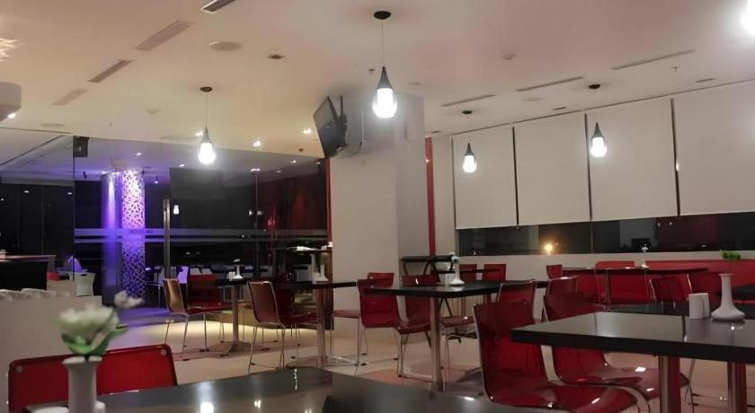 RedStar Hotel Jakarta Exterior foto