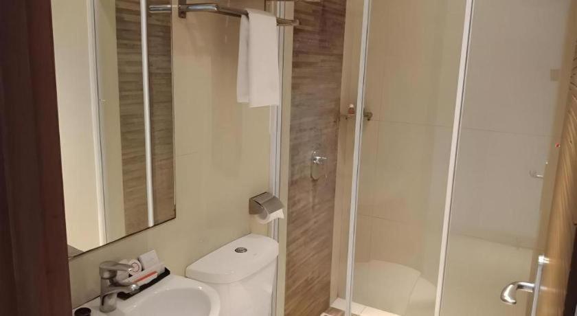 RedStar Hotel Jakarta Exterior foto
