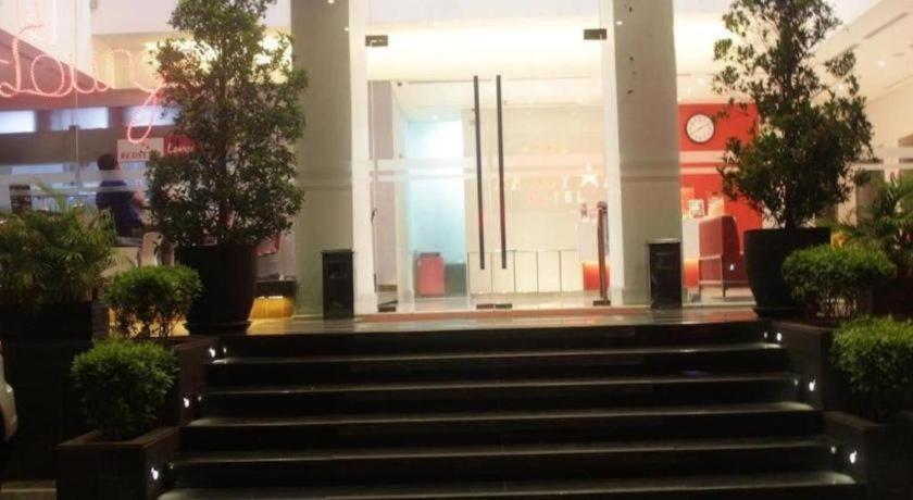 RedStar Hotel Jakarta Exterior foto