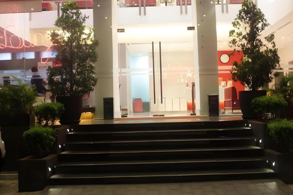 RedStar Hotel Jakarta Exterior foto